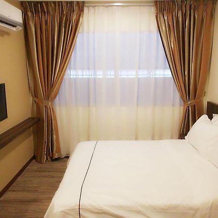 Angsoka Hotel Телук-Интан Экстерьер фото