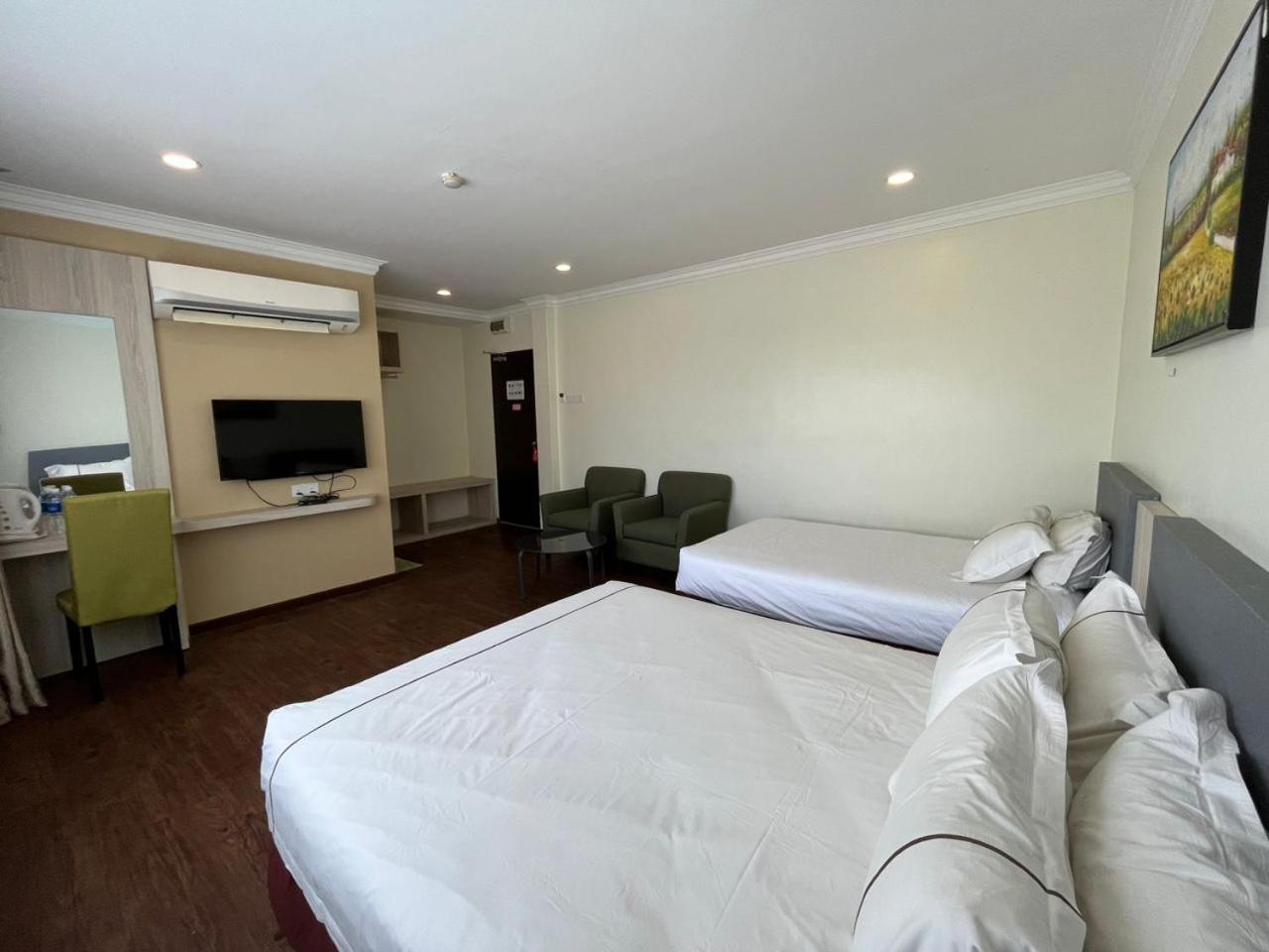 Angsoka Hotel Телук-Интан Экстерьер фото