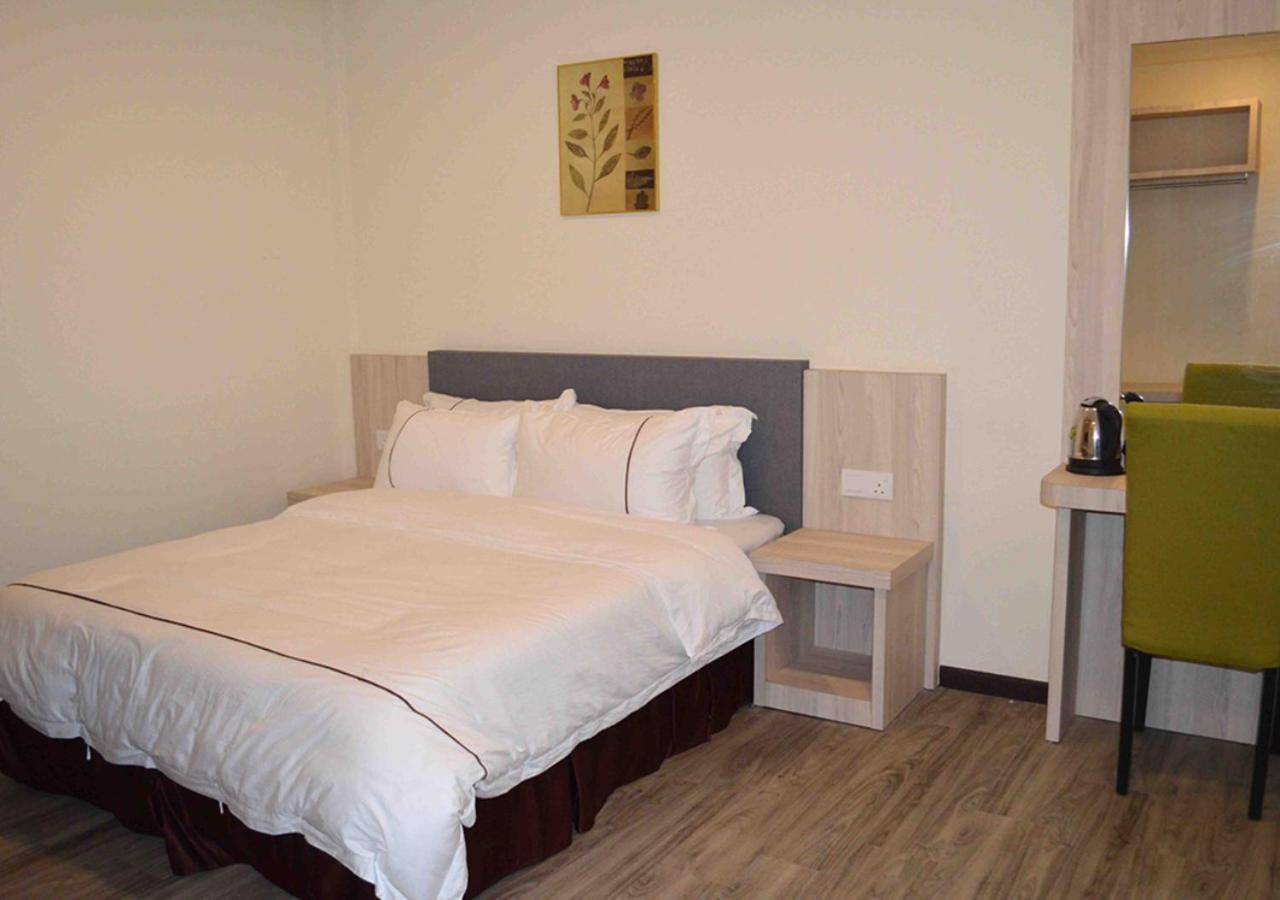 Angsoka Hotel Телук-Интан Экстерьер фото