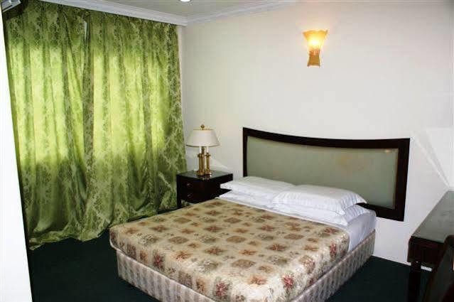 Angsoka Hotel Телук-Интан Экстерьер фото
