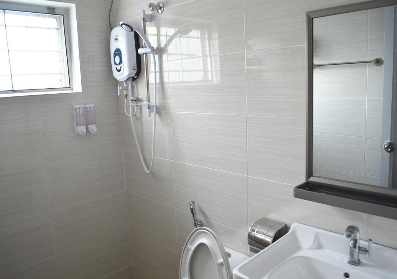 Angsoka Hotel Телук-Интан Экстерьер фото