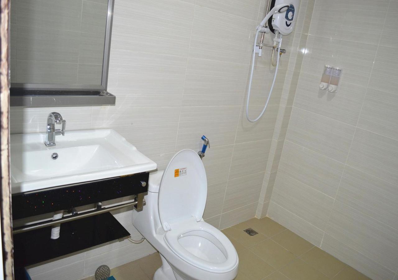 Angsoka Hotel Телук-Интан Экстерьер фото