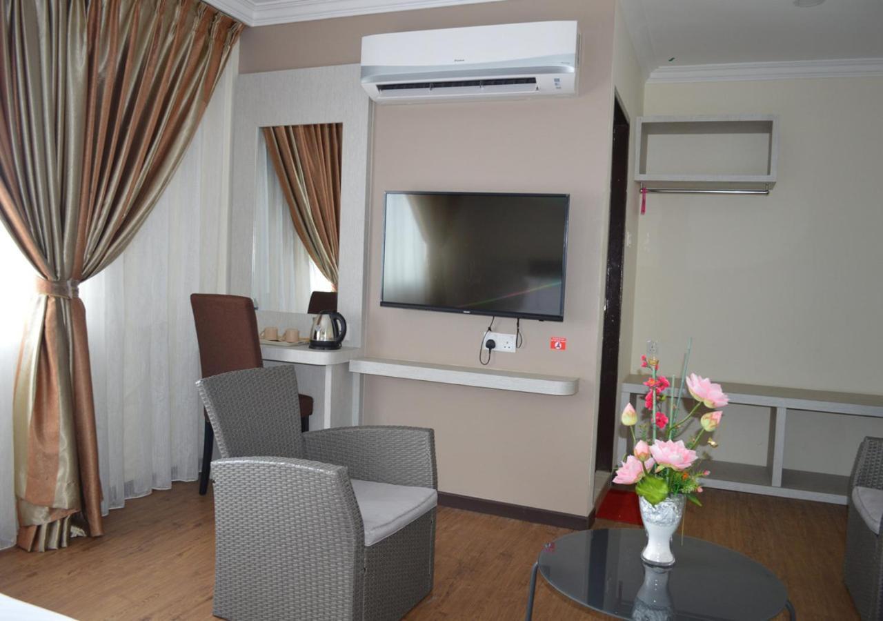 Angsoka Hotel Телук-Интан Экстерьер фото