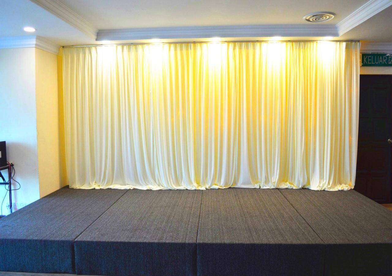 Angsoka Hotel Телук-Интан Экстерьер фото